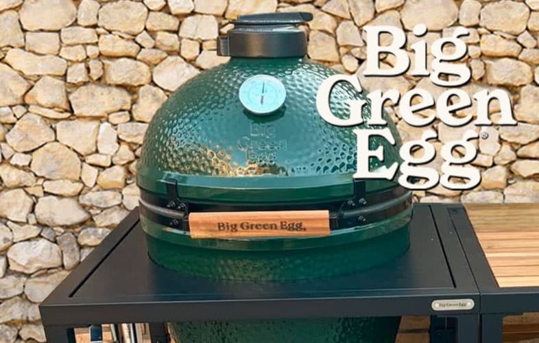Big Green Egg in een buiten keuken
